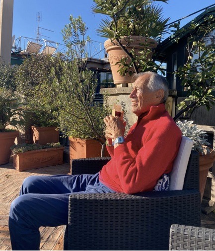 FreckVreeland's tweet photo. Like many, I have always enjoyed the little #pleasures in #life + like to be comfortable.  Rumor is that on my first day of open-air kindergarten classes I did not enjoy sitting on a hard bench. I notified my nanny Letty to bring a cushion, an early sign of my desire for comfort! https://t.co/GOiGApD6e3
