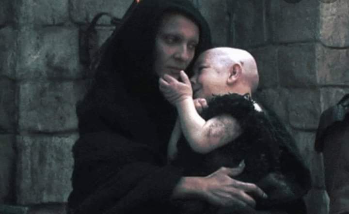 kerigmaCuba's tweet photo. Para los que no entendieron el significado de esta escena:

A Jesucristo lo están flagelando y Satanás aparece con "un bebé" para demostrarle a Jesus que incluso "El Diablo" cuida a su hijo, mientras que Dios permite que lo torturen cruelmente.

#SemanaSanta https://t.co/PdNA8oVsiy