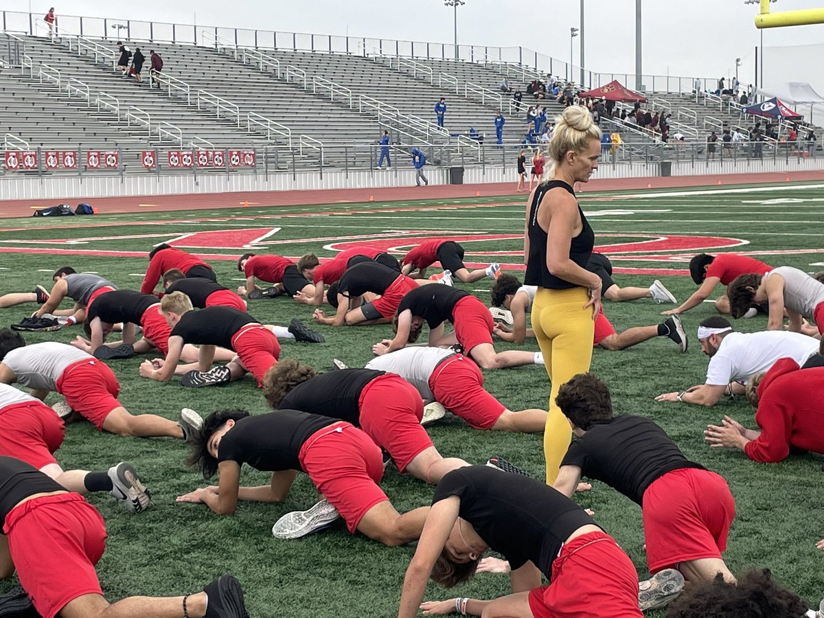 CoachTBush's tweet photo. Special thanks to Coach Stransky and staff from @gypsywaltzyoga for another great yoga session for @Canyon_Football this morning!! It was good to give their bodies a break and relax their minds today…
#PawsUp🐾 https://t.co/SZ2u9GKBsM