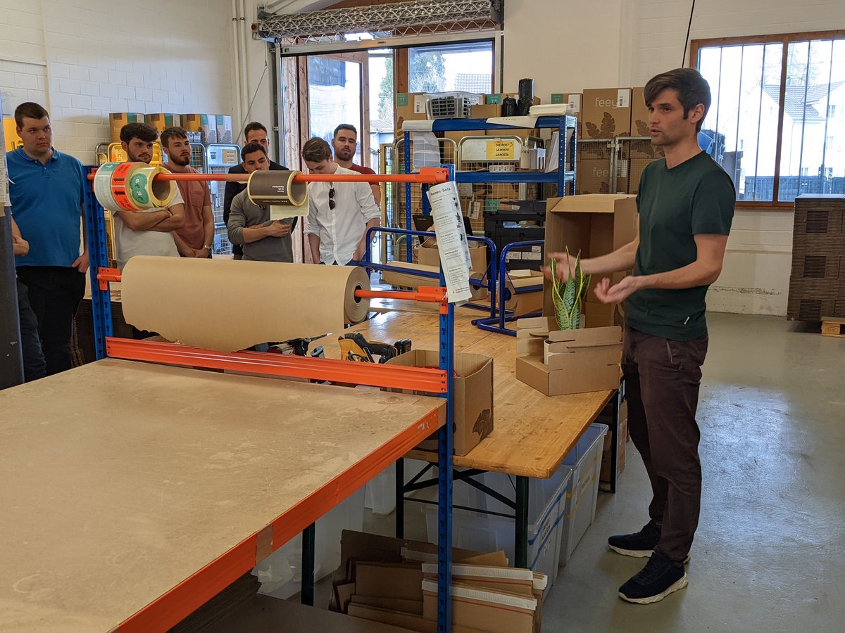 OST_WI's tweet photo. Sven von #Feey zeigt uns die Komplexität des Versandes von Topfpflanzen - #Logistik ist auch hier entscheidend #EDBCH https://t.co/ic3q7IRd9i