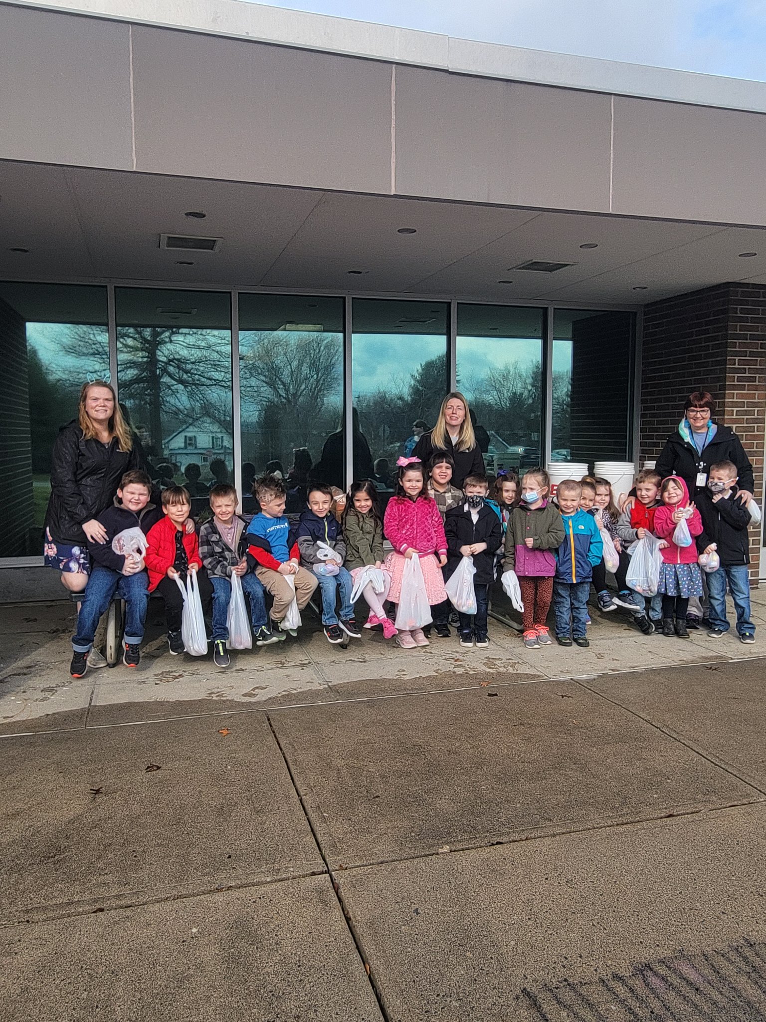 Davis Elementary on Twitter "Mrs.Hanna's prek class enjoyed their egg