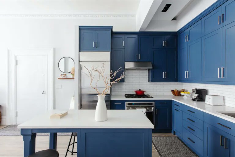 aquakitchennj's tweet photo. Caesarstone quartz countertops perfectly mimic the beauty of natural stone while providing exceptional durability and quality. Explore options: https://t.co/My24TIUlHD
#kitchendesign #kitchendecor #kitchencabinets #bluekitchen #bluekitchencabinets
#interiordesigner https://t.co/0ZOOiJRacr