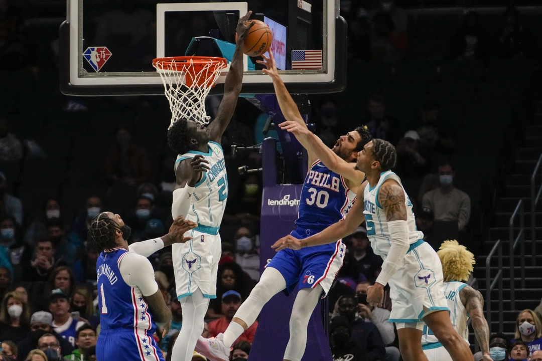 AuburnMBB's tweet photo. Good luck to our guys in the @NBA Playoffs! 

@isaacokoro303 🤝 @cavs 
@SharifeCooper 🤝 @ATLHawks 
@thorrjt 🤝 @hornets 
@Therealvinoo 🤝 @PelicansNBA 

#WarEagle x #AUNextLevel https://t.co/xVsWrX0H5S