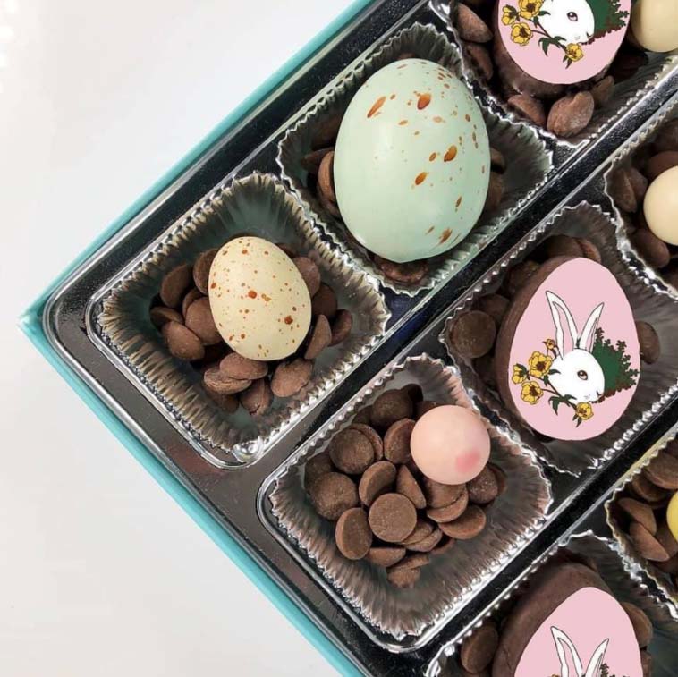 aspecialtybox's tweet photo. Absolute works of art here- and they're safely nestled in a silver tray. We love this picture @chefrubber.sweet posted on IG of beautiful chocolates in our tray and Robin Egg Blue Folding Carton This Top - That Bottom.
#eastertray #chocolatetray #eastereggtray #candytray https://t.co/PgrwScluos