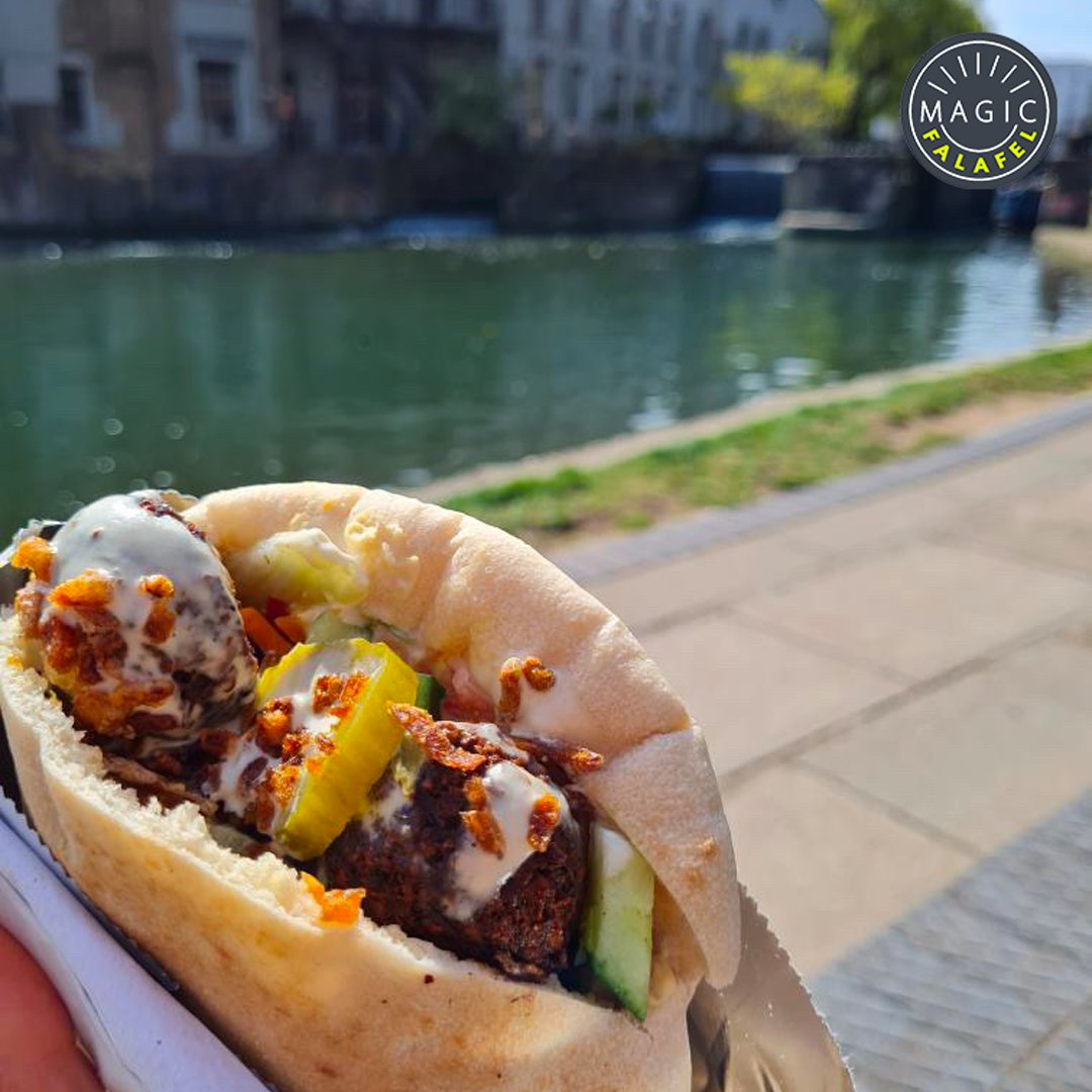 Sun is out ☀️ and our Magic Falafel was spotted by the canal in Camden Town! 😍
📷 @emmasdeliciouslife

#food #foodie #vegan #vegetarian #veganfood #plantbased #yummy #healthy #foodblogger #foodlover #foodpics #instafood #eeeeeats #feedfeed #londonfood #londoneats #camdenmarket