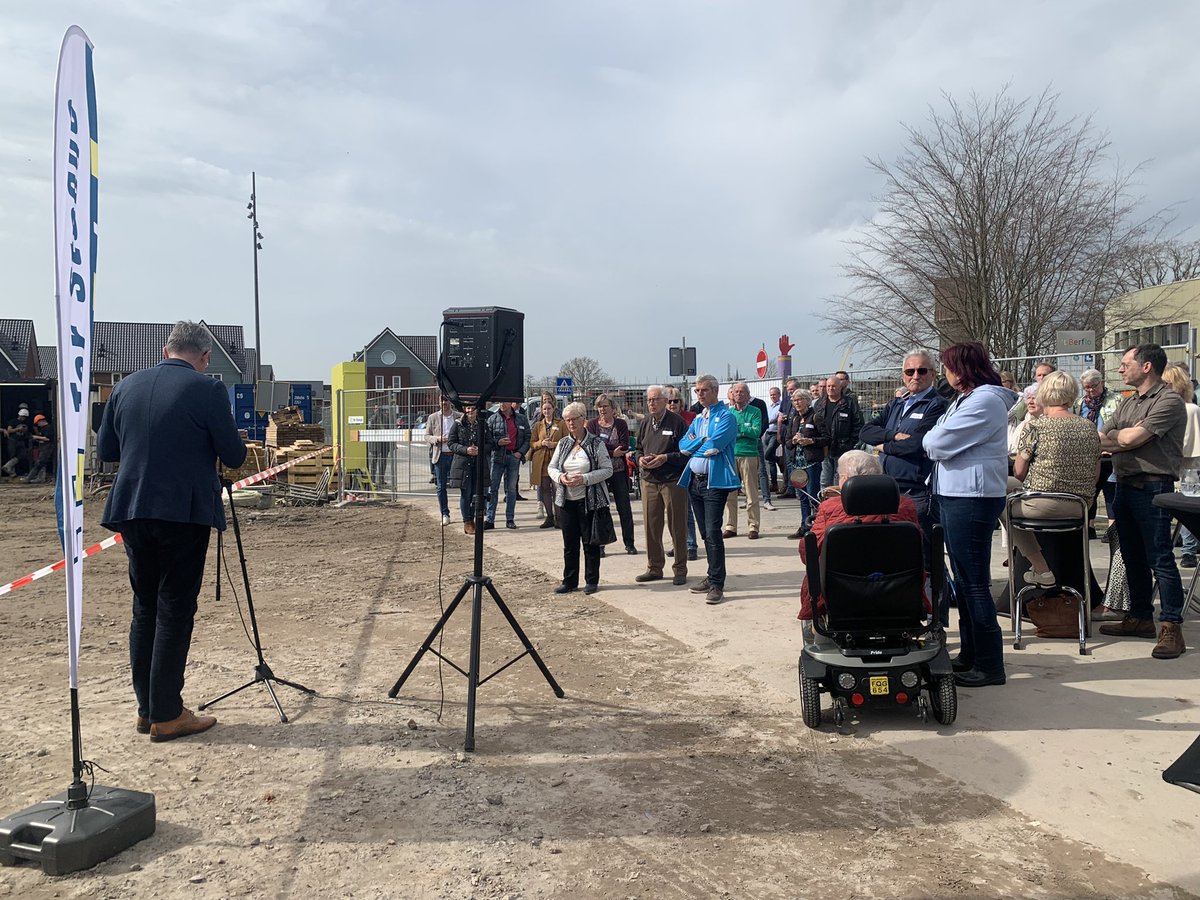 YvetteJaarsveld's tweet photo. Feestelijke start bouw woontoren 52 app #Apollo #Hengelo! Samenwerking met @bpd_nl @MASarchitectuur @gemeentehengelo #leverinkenassenresultaatmakelaars @TSBouwVastgoed https://t.co/LeipVSaXld