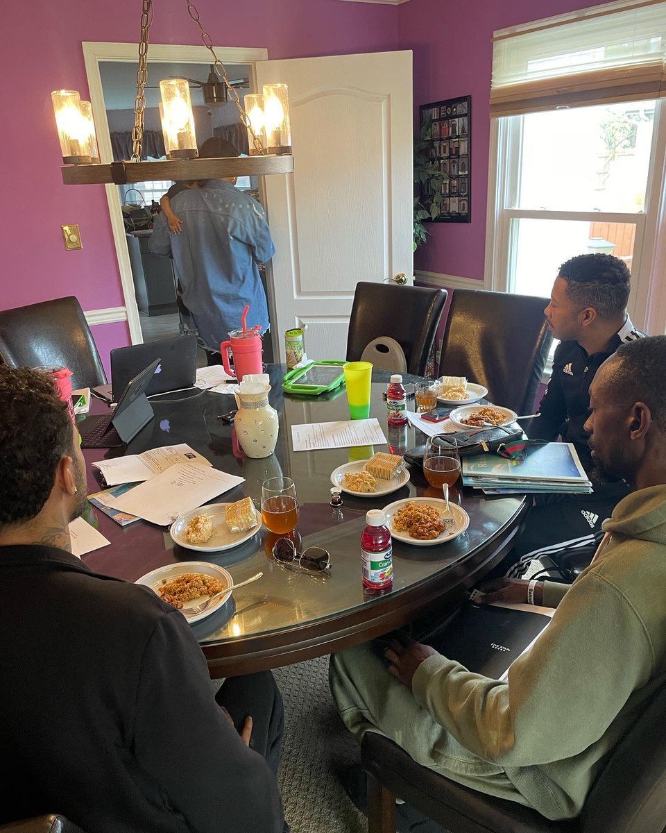 docspeaks's tweet photo. 🤩Today’s #teammeeting brought to you by the fine cuisine @cavbpt (jolof rice &amp; bean stew) &amp; @mhazelb (tuna 🐟)😋 https://t.co/8kSFPq8Wer