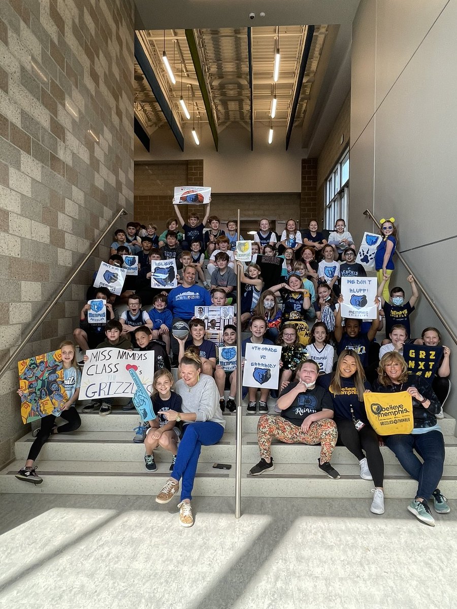 mrskdees's tweet photo. @WeAreRiverdale @memgrizz #WEARERIVERDALE #grizzspirit https://t.co/7plPe5qtAm