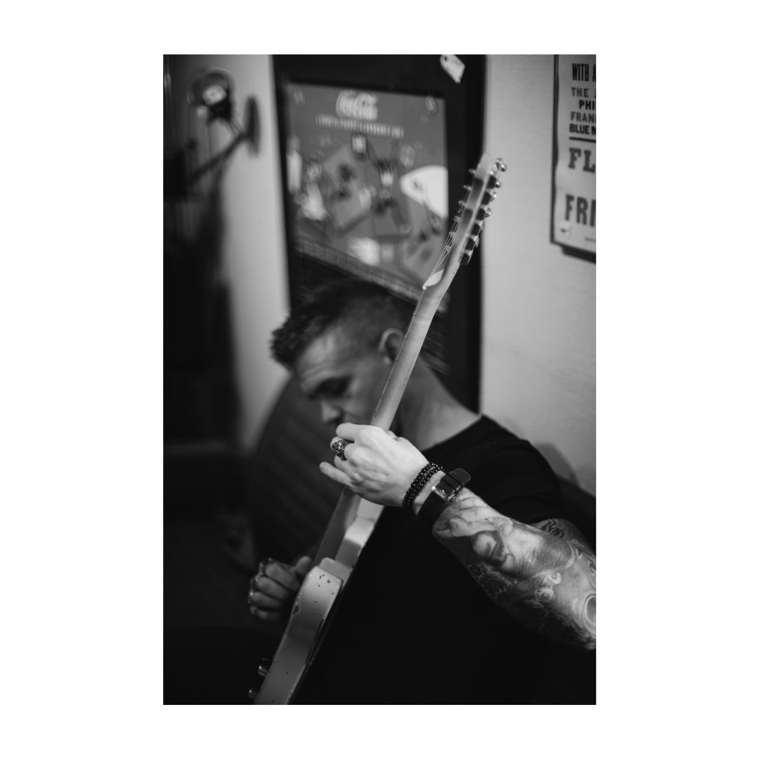 ShaneCloutier's tweet photo. The sun is out! I can finally stop complaining about the winter 🥶 Yet, I’m still inside playing guitar 🤨 I’m really excited about bringing my acoustic to the park to write again! What do you love doing in the nice weather? https://t.co/EaGDQwFbkZ