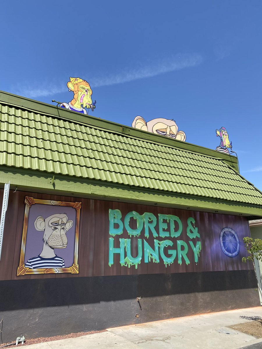 BorednHungry's tweet photo. We will be back open today from 11:00AM to 8:00PM! Come by and say hi and grab a burger! 🦍🍔🦧#boredandhungry #BAYC #MAYC $APE @BoredApeYC https://t.co/FOrAXWRZrV