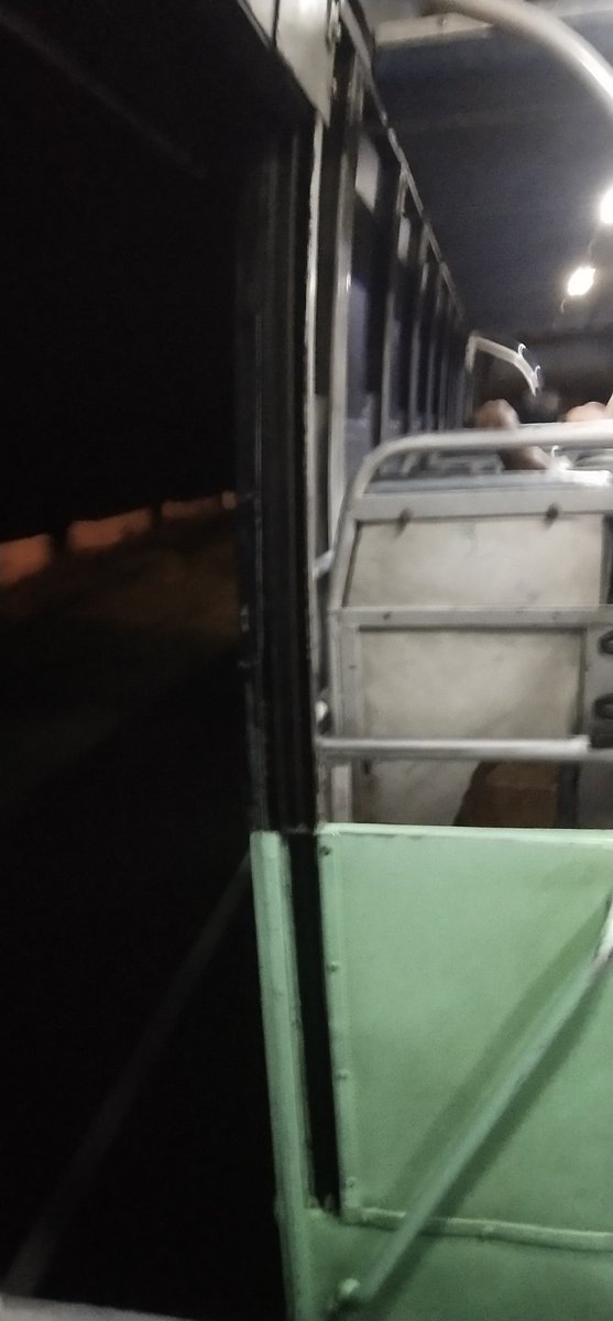 itzz_UserMac10's tweet photo. FDFS கெளம்பியாச்சு @RamCinemas ல தலைவன பாக்க 😻🥳
Tenkasi to Tirunelveli 🚎
#Beaast @actorvijay https://t.co/BM9JudV3Jz