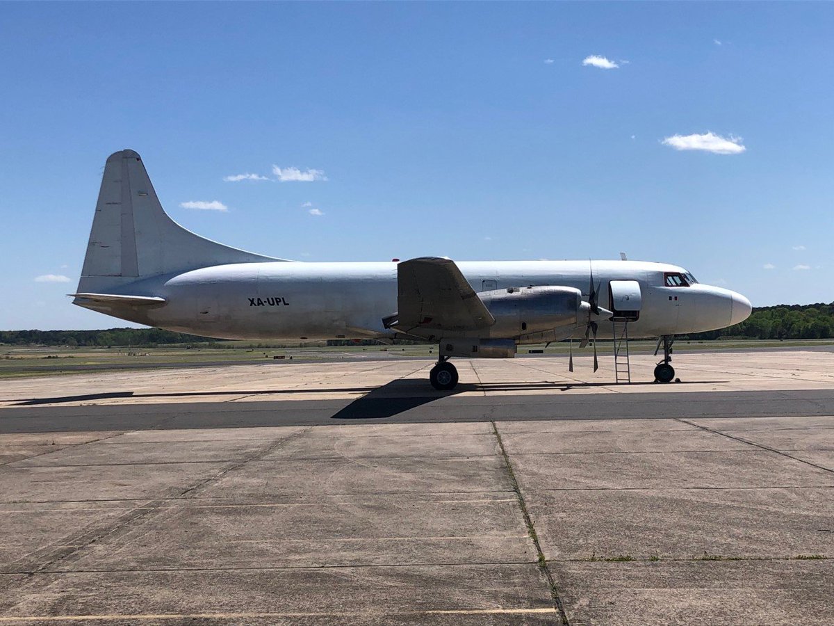 #TriviaTuesday 
This two engine, low wing medium-range commercial transport aircraft stopped in to #TACair — SHV. Can you name this older aircraft still in service?  

#Aviation #SHV #AvGeek #Airplane #Trivia