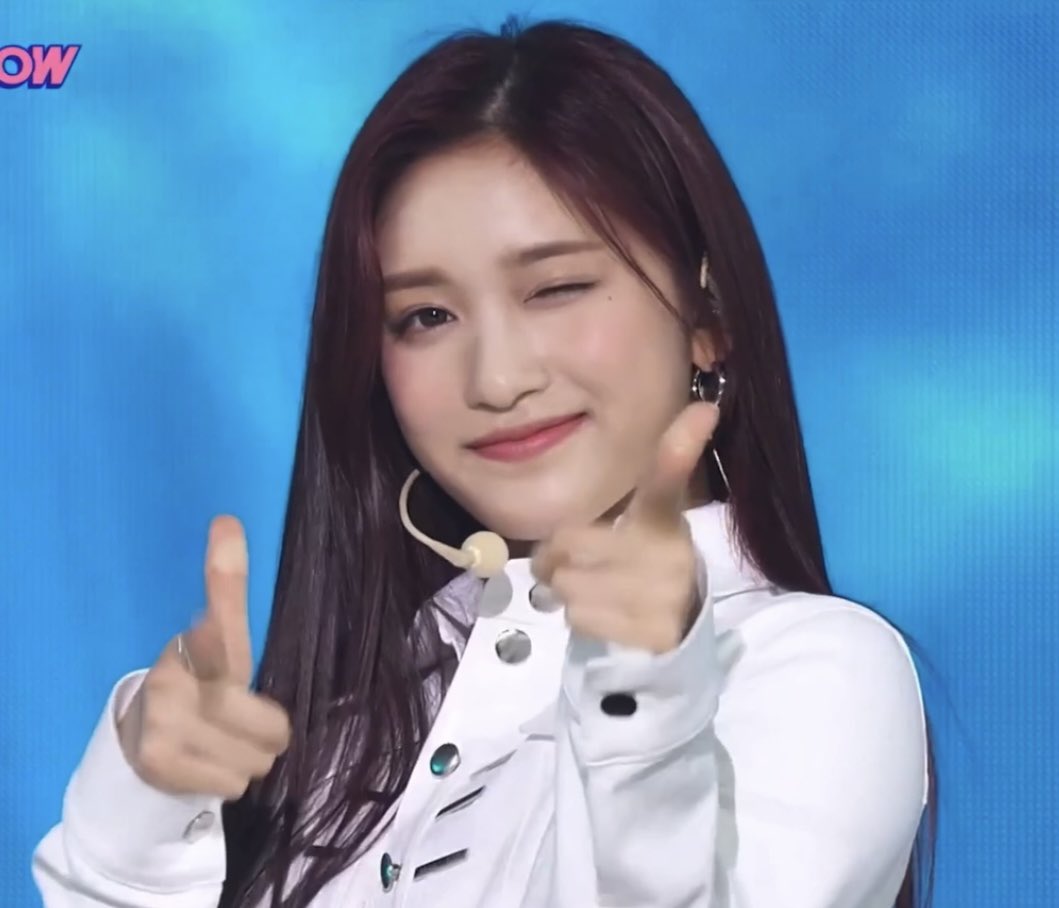 picsleeseo_'s tweet photo. #LOVEDIVE1stWin #IVE14thWin <3 https://t.co/ZqUeU46tvv