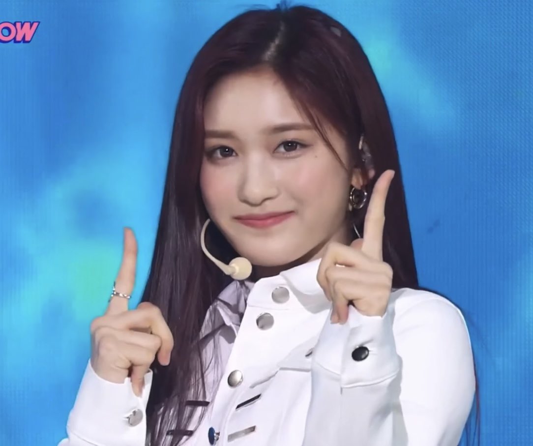 picsleeseo_'s tweet photo. #LOVEDIVE1stWin #IVE14thWin <3 https://t.co/ZqUeU46tvv