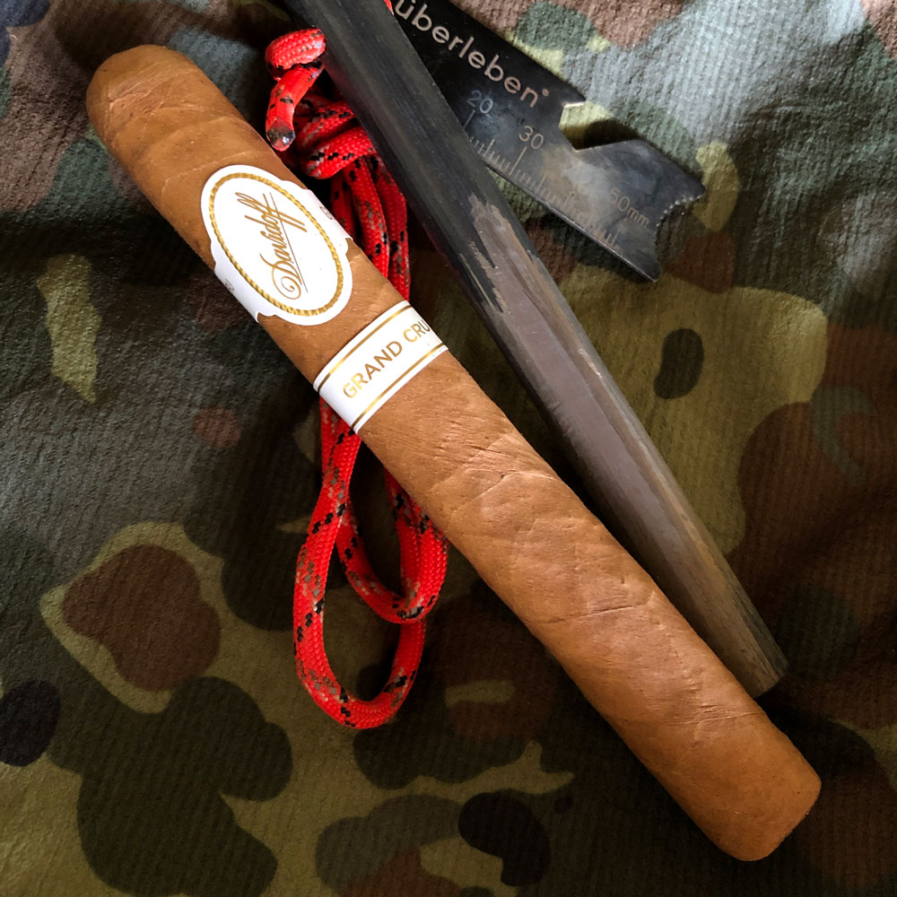 CabanaCorner's tweet photo. Davidoff Grand Cru No. 2 nos ofrece notas cremosas a nuez, pimienta y madera. Una experiencia de tabaco suave balanceado con fortaleza y profundidad ideal para maridar con vinos de Bordeaux. https://t.co/kHxRhu5NTS
