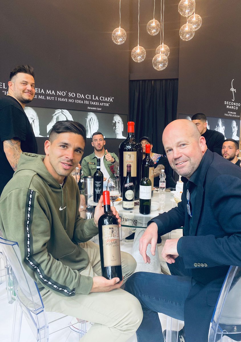 pcapulli's tweet photo. Uno dei miei #Amarone preferiti, quello di #SecondoMarco.
Coccolato dal vice #Immobile che non potremo mai permetterci, purtroppo.
#Vinitaly
#Lazio https://t.co/B3gUgULvGo