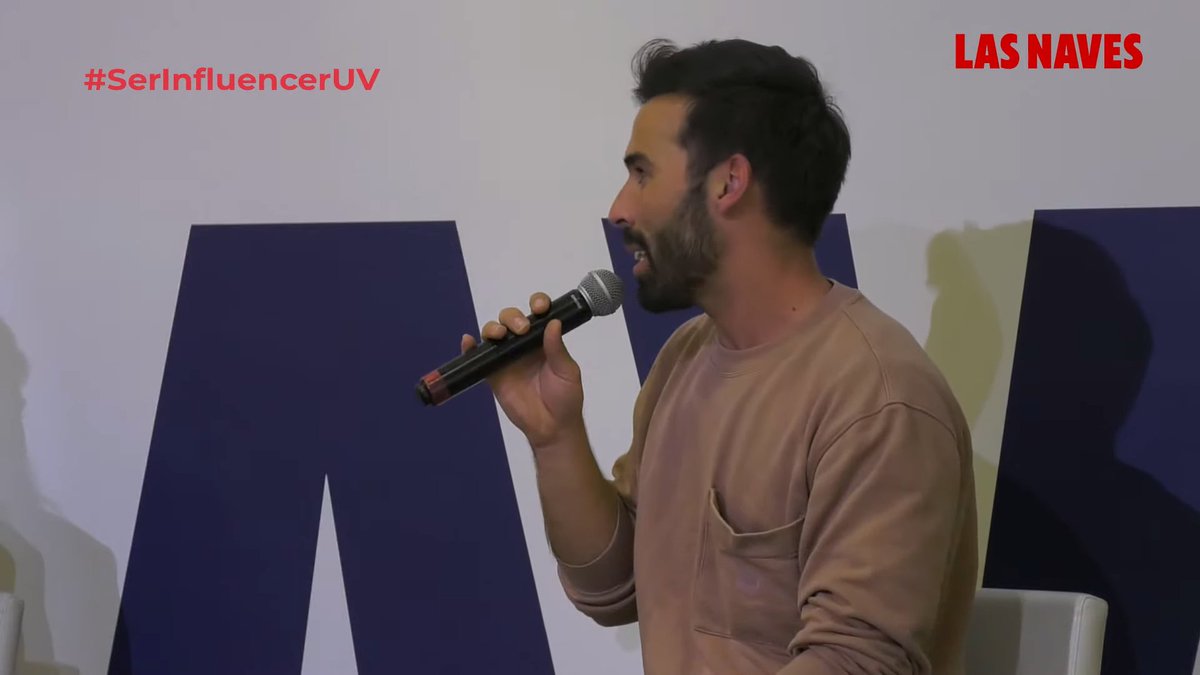 DIRECTE🔴 "En esta profesión estás muy expuesto, debes ser una persona con mucha seguridad para que los mensajes de odio no te afecten", Adrián Mora Maroto.
#SerInfluencerUV <a href="/Cat_Ecolabora/">Cátedra Eco. Colaborativa y Transformación Digital</a>