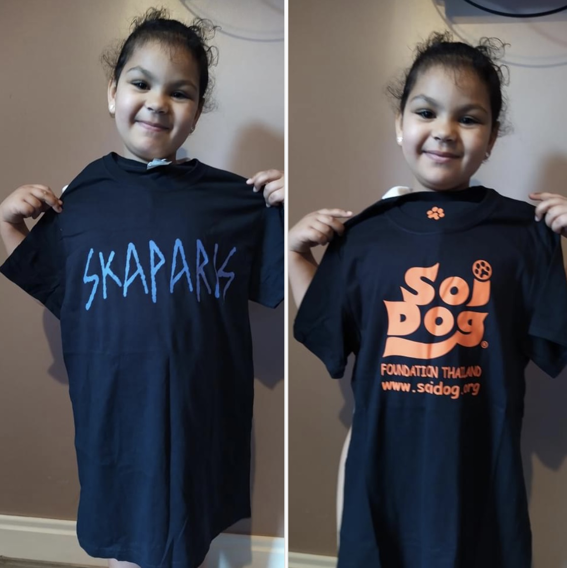 Fab photograph of the beautiful Jasmine, best selling author Joe McCann’s granddaughter showing off the winning T. Shirts from Joe’s recent competition for his new Gary Numan inspired book ‘Twisted’ youtu.be/5Z7n4ixnIbo
skaparis.square.site