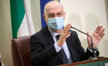 tempoweb's tweet photo. Covid, Rezza : la mascherina al chiuso è un dovere morale #covid #obbligo #mascherina #rezza #doveremorale #vaccino # https://t.co/WSCEIqmpF0 https://t.co/NRigjTA2fi
