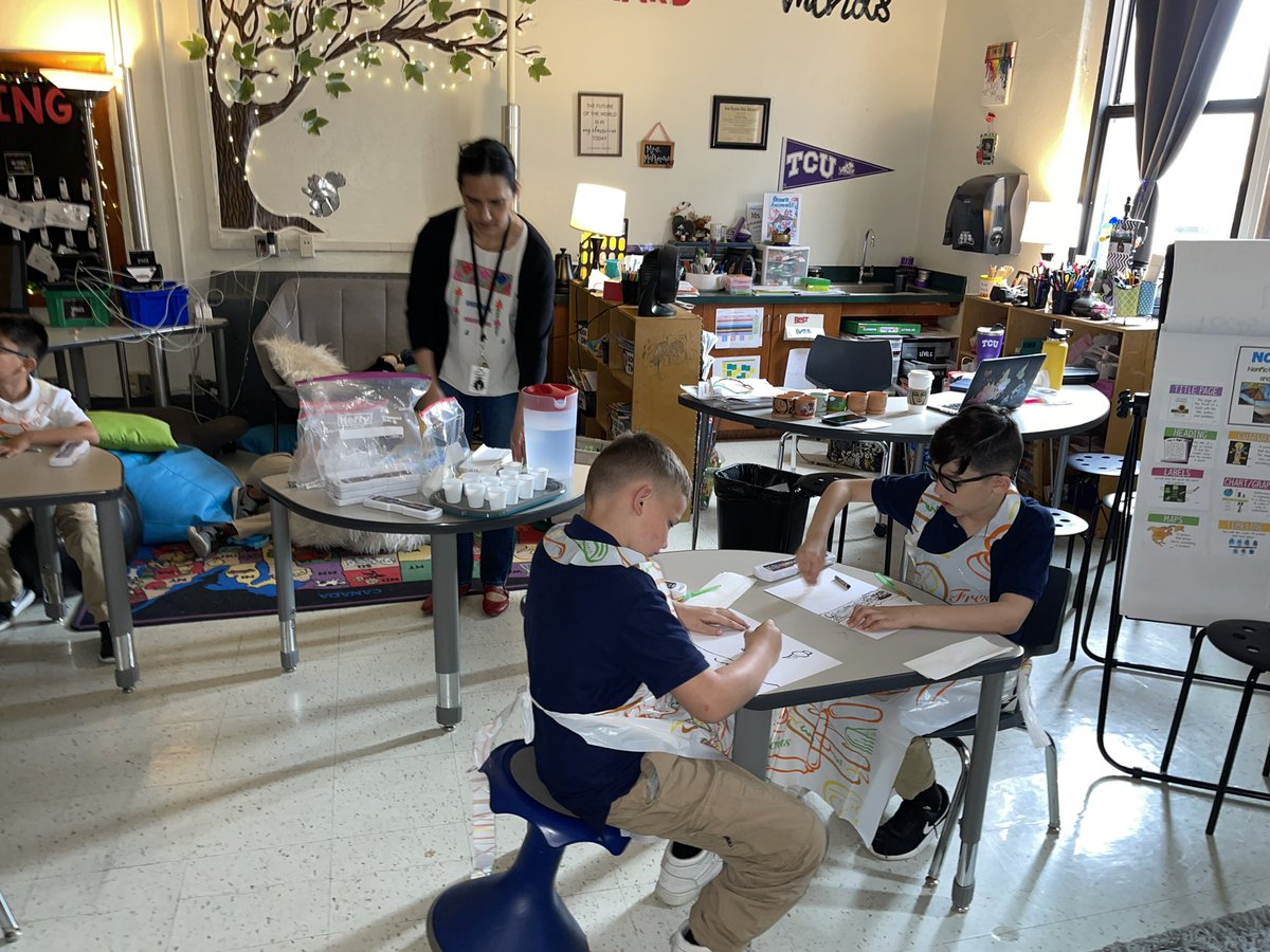 McPherlisa's tweet photo. @PLSamHouston 2nd Grade Ss enjoyed their visit from 🎨🖌@DallasMuseumArt today! #govangogh #DallasMuseumofArt #personalizedlearning https://t.co/uPV7Wz2dMW