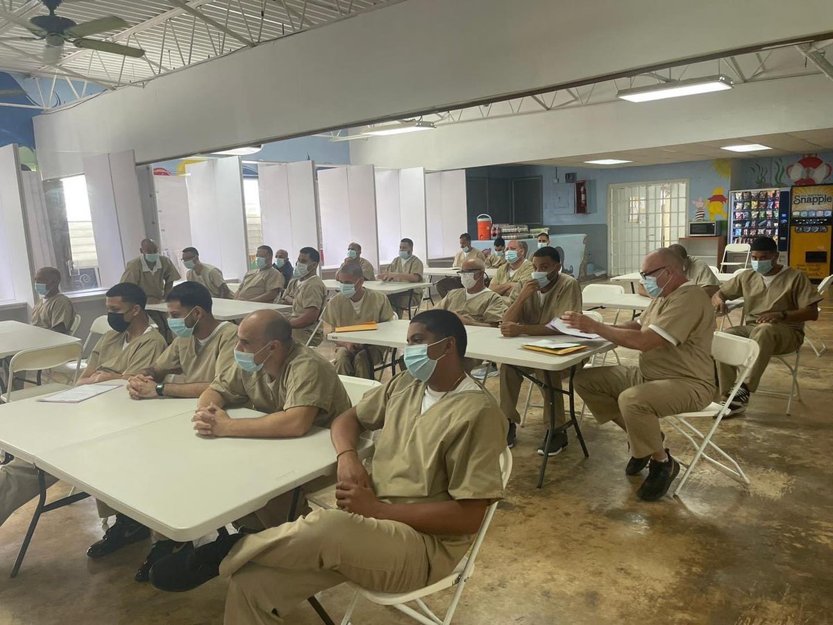 Como parte de las actividades en conmemoración de la Semana de la Lengua confinados del Campamento Zarzal en Río Grande participaron de una competencia preliminar de ensayos, carteles y poesías.