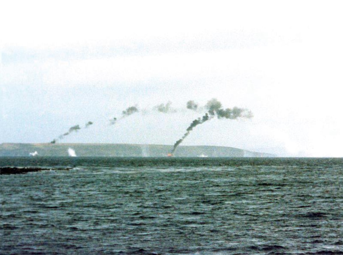 airpower1982's tweet photo. #OTD 23 May #Skyhawks left 2 #UXBs in #HMSAntelope. However, the attack would cost the Argentines 1 #Skyhawk. Later, a #Dagger, 2 #Puma helicopters and an A-109 #Hirundo were shot down by #SHARs. A #SeaHarrier was lost on take-off, killing its experienced pilot. #Falklands40 https://t.co/Z8SpVHUYCn