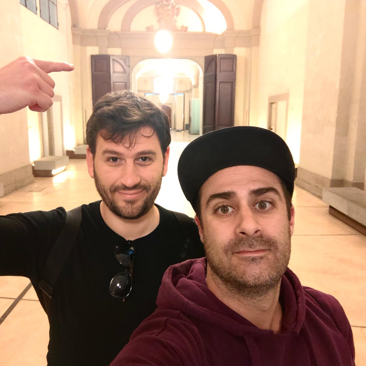 SimoneTeschioni's tweet photo. Vediamo gente, facciamo cose, prendiamo misure, creiamo grandi mostre!!! #StayTuned 🤟🏻🤟🏻🤟🏻

#PalazzoMediciRiccardi #MostreEdEsposzioni #Skim #Genesi #SkimGenesi #Dedalus #AssociazioneCulturaleDedalus #Firenze #CittàMetropolitana #GalleriaDelleCarrozze #SkimGraffiti https://t.co/xvnCAcluQn