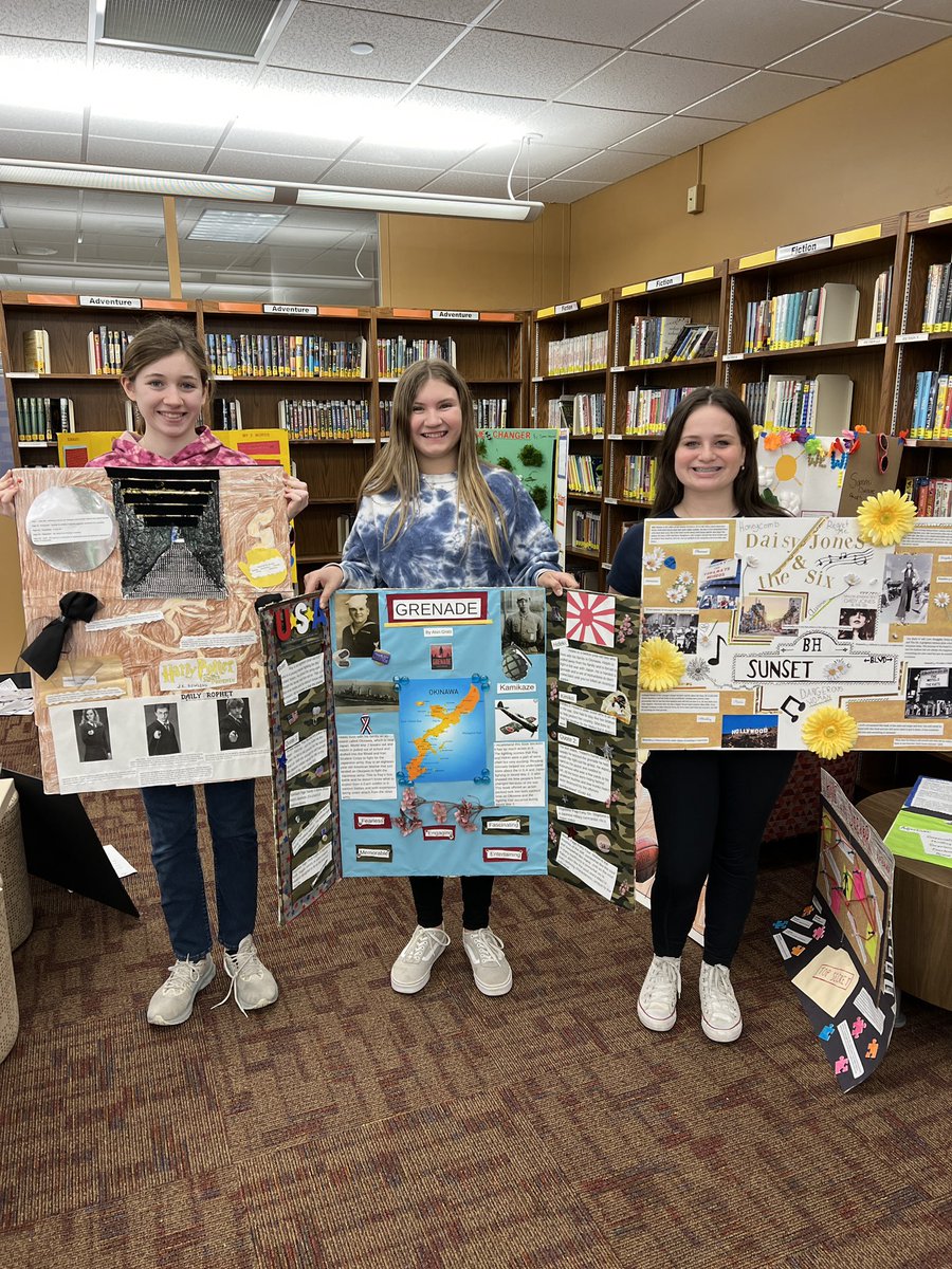 Hoff_PHMS's tweet photo. PHMS seventh graders showcase their creative talents with a self-selected novel collage!! @reading_mrsk @phmsjaguars https://t.co/9TT4uMEvfi