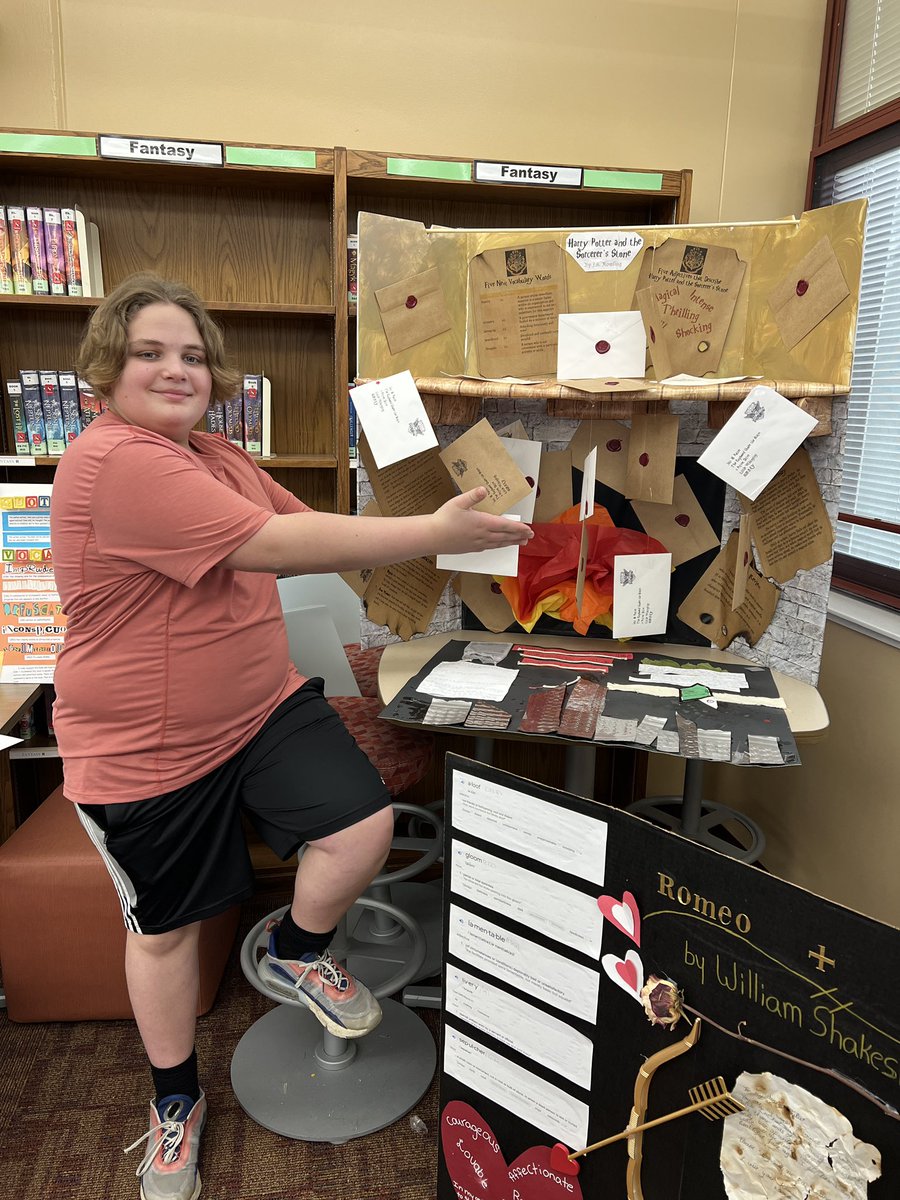 Hoff_PHMS's tweet photo. PHMS seventh graders showcase their creative talents with a self-selected novel collage!! @reading_mrsk @phmsjaguars https://t.co/9TT4uMEvfi