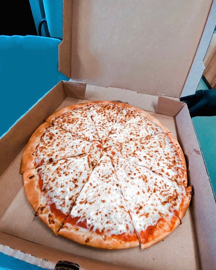 Pizza Pie me OH MY! 😋

Do you like to cook and enjoy working closely on a small team? Join our Food Services team this summer! 🍕🍔🌭🌮🍉🍍

Apply today ☀️