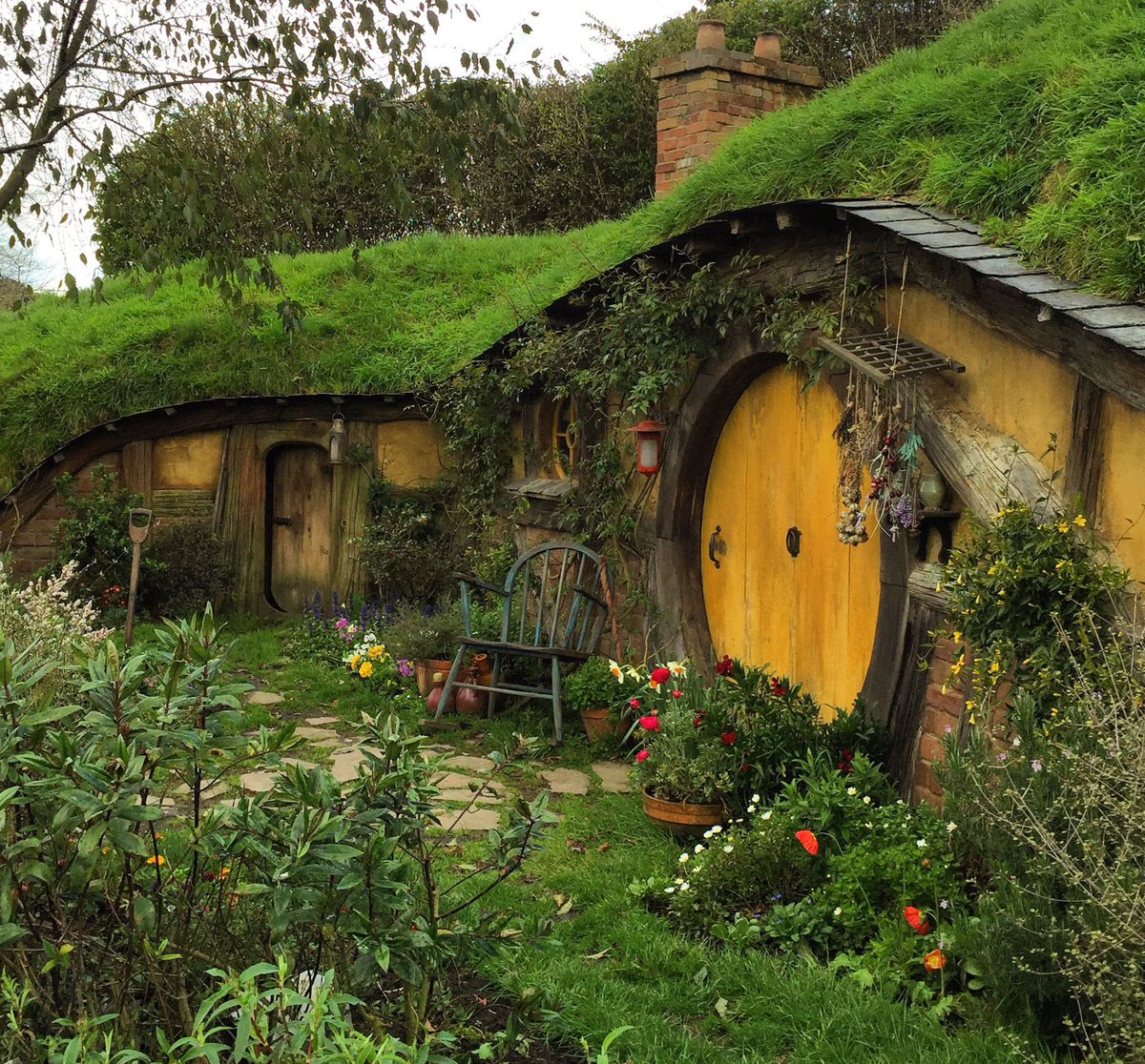 myelessar's tweet photo. the urge to run away and live in a hobbit hole https://t.co/gYy3BbnUUa