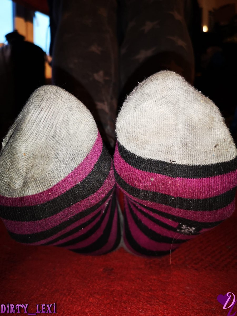 LexiDirty's tweet photo. Falls jemand Amazongutscheine über hat...Immer her damit ihr kleinen Sockenlecker #Dirty_Lexi #spitonsocks #spitfetish #spit #socks #gamergirl #girl #Fetisch #fetisch #germangirl #tributeme #feet #toes #wornsocks #kinkymom #kinky #stinkyfeet #stinkysocks https://t.co/DR1P95YI77