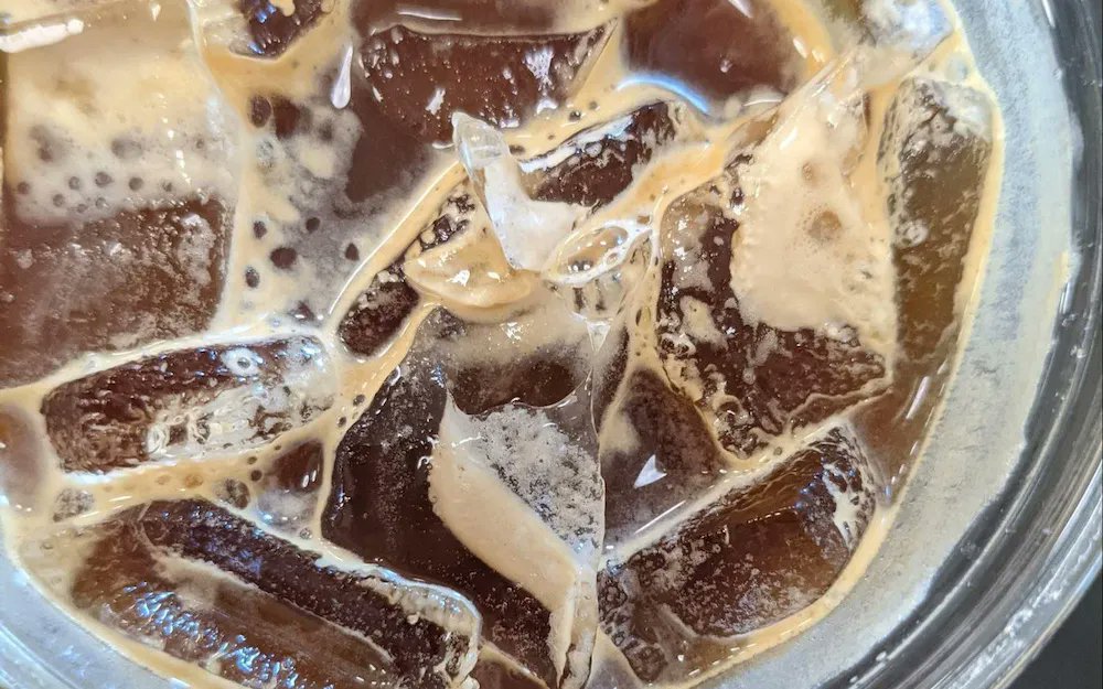 Baratza's tweet photo. Spring is in full swing and that means iced drinks! @PerfectDailyG demystifies the espresso tonic. Don't forget to try the delicious espresso tonic recipe by @mammothespresso!  😍  https://t.co/RW9worMWSo #DrinksGuide #WeGrindYouBrew https://t.co/OakGXMtzbc