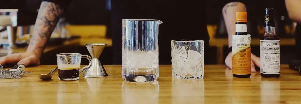 Baratza's tweet photo. Spring is in full swing and that means iced drinks! @PerfectDailyG demystifies the espresso tonic. Don't forget to try the delicious espresso tonic recipe by @mammothespresso!  😍  https://t.co/RW9worMWSo #DrinksGuide #WeGrindYouBrew https://t.co/OakGXMtzbc