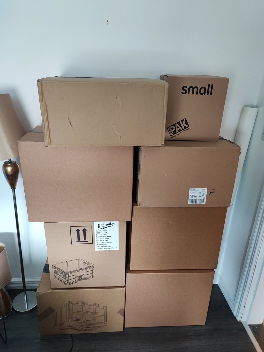 Xander_Man18's tweet photo. 130+ pairs of Adidas trainers boxed up and ready to go to their new abode! 😰 #SweatingMyPanIn #NewHouse #HatePacking #NeverAgain 😂😴 https://t.co/wMLqGJani4