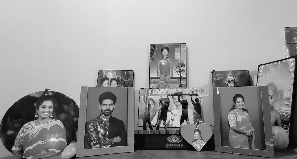 Thamarai_offici's tweet photo. Family 👪 
@BalajiDossOffl 
#ThamaraiSelvi #thamarai https://t.co/GzROJrZZWp