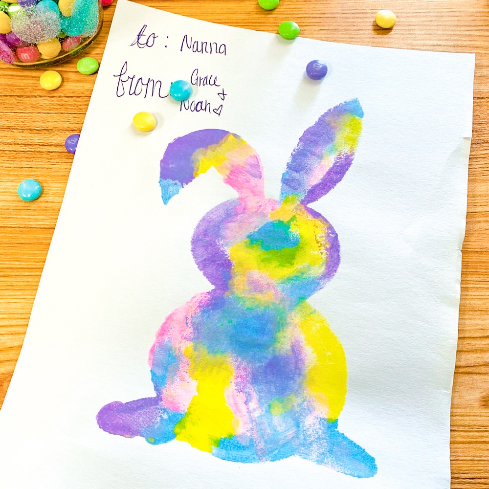 Easter is right around the corner! Hop into the Easter spirit by getting crafty with an Easter DIY starting with a Finger Paint Easter Bunny! 🐰🎨

🥚🐇Link below to know what you'll need and for instructions as well as other Eggs-Cellent Easter DIYs
brparents.com/article/eggs-c…