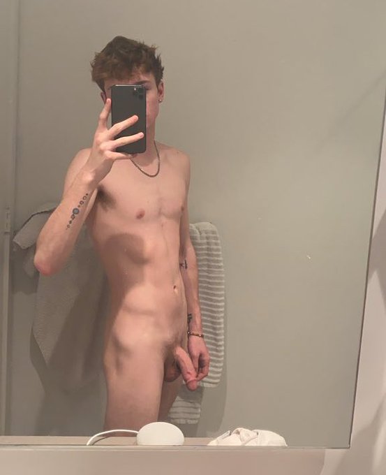 showing off my work uniform retweet if u like what u see  https://t.co/jycSmM5vKq https://t.co/Lpfe9