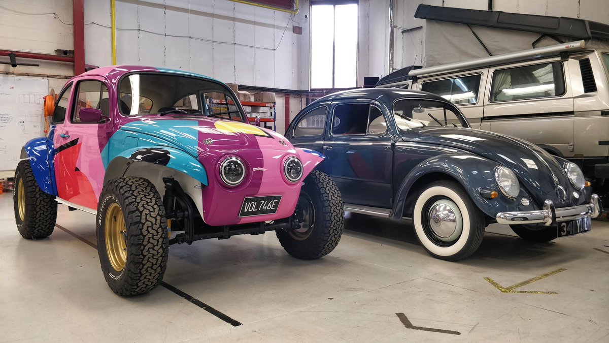 elecclassiccars's tweet photo. Two extremes of the same car. Which would you choose? 😁😉⚡👍 #electricbeetle #vwbeetle #vwfusca #electricvw #type2detectives https://t.co/Goze0zJzJY