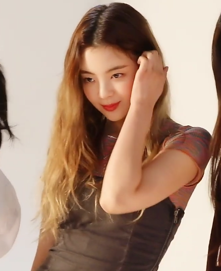 EGIRLJISU's tweet photo. SHE'S SO FINE https://t.co/IFJ6RGVZON