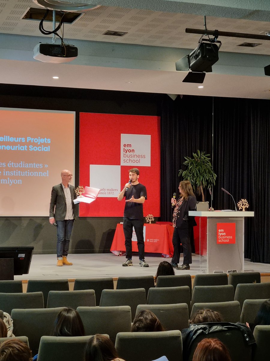 emlyon business school tweet media
