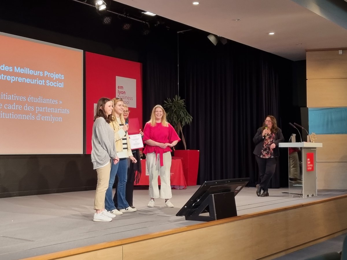 emlyon business school tweet media