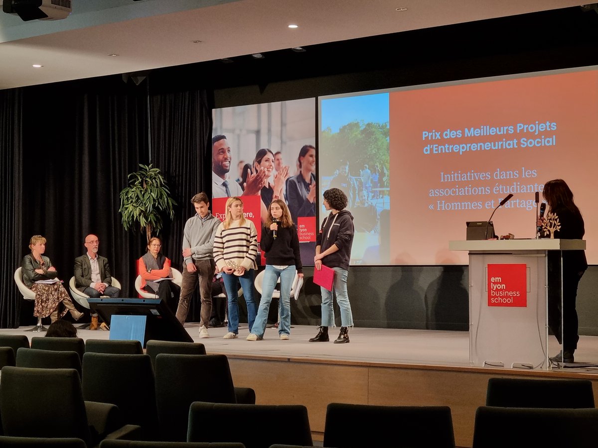emlyon business school tweet media