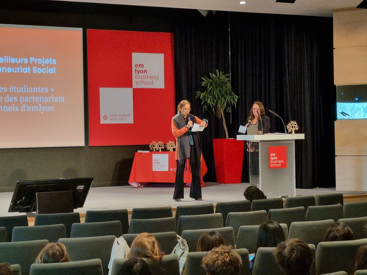 emlyon business school tweet media