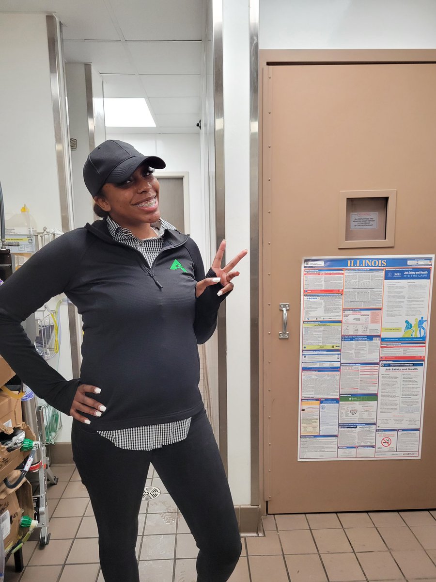 AGBellsLLC's tweet image. Latoya from the Fulton Market Taco Bell in Chicago is rocking her new Elite Jacket for having an amazing CORE!  Congratulations to Latoya and the entire team! @agbellsllc #agbellschicago #ampler #core #elitestatus #tacobell