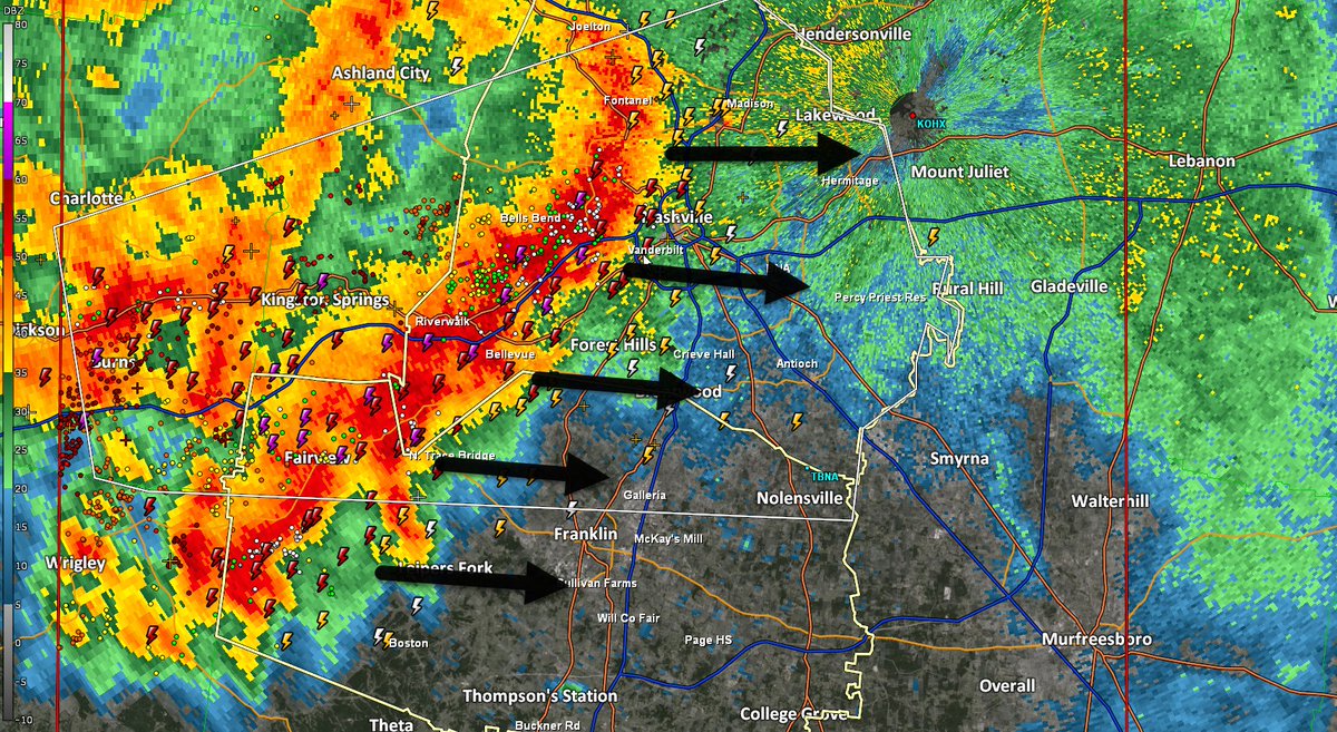 NashSevereWx's tweet photo. This is a lot of lightning, heavy rain, and maybe some small hail for your morning commute / 638 AM https://t.co/6T950QpG3q
