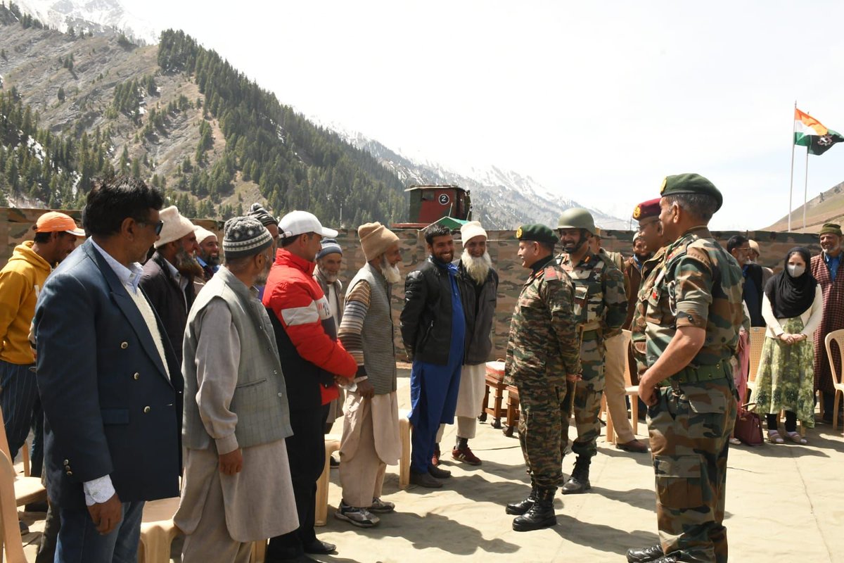 ChinarcorpsIA's tweet photo. #LtGenUpendraDwivedi, #ArmyCdrNC &amp; #ChinarCorps Cdr interacted with villagers during visit to forward areas on 11 Apr 22. He applauded villagers for their positive outlook, high motivation &amp; strong national spirit. Assured them of all possible help from Army.

@NorthernComd_IA https://t.co/HiEaihyezc