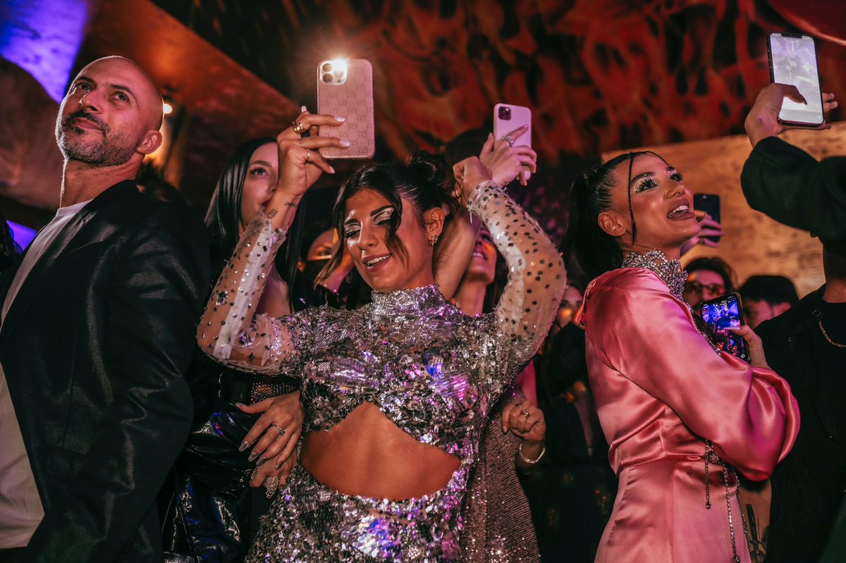 gossipnewitalia's tweet photo. Super Party Vip al compleanno di Giulia Cavaglià e Megghi Galo presso Hotel Collini

 #compleanno #giuliacavaglia #HotelCollini #megghigalo #partyvip

https://t.co/fhM3VG3NzO https://t.co/AsjXaQuLy2