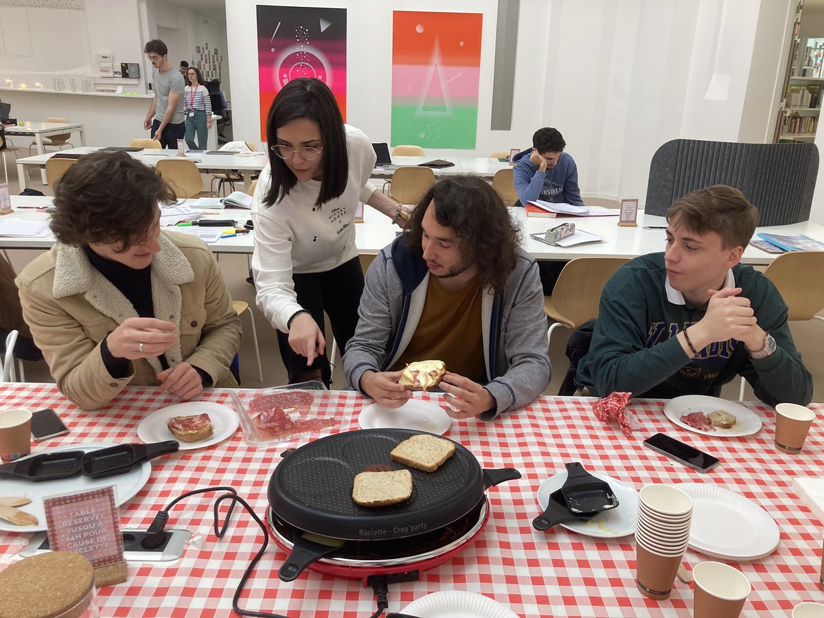 perrlemrr's tweet photo. Merci la team @bibScPoLille , merci les étu @ScPoLille , merci le 🧀, c’était fou de faire ça avec vous #pretdobjets https://t.co/SQtcI2FZFg