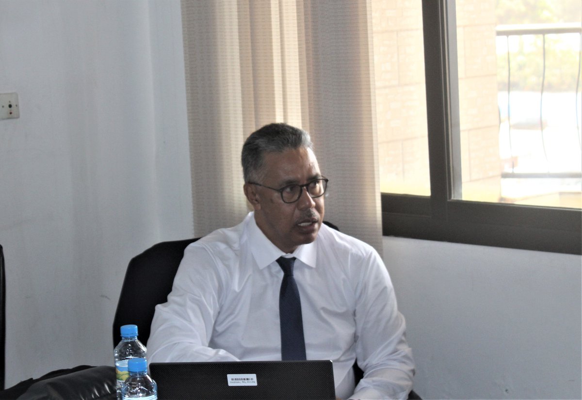 BoCEJGuinee's tweet photo. Démarrage ce vendredi 8 avril de la Mission de supervision de la #Banque_mondiale du #Projet_BoCEJ. Le Chef de la mission, M. Tama en séance de travail avec les membres de l'unité de gestion et des représentants des institutions de formation bénéficiaires du #Fonds_compétitif. https://t.co/hbFkj4hJKt